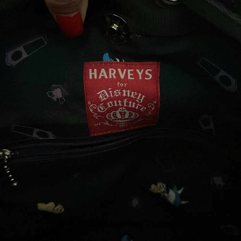 HARVEYS Alice In Wonderland Park Hopper Seatbelt Bag